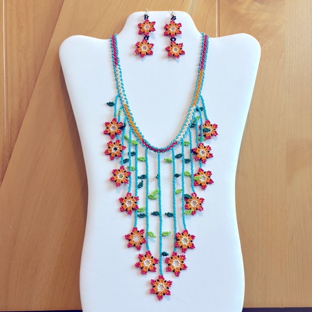 💕New Listing 💕Floral Beaded Necklace and Earring Set